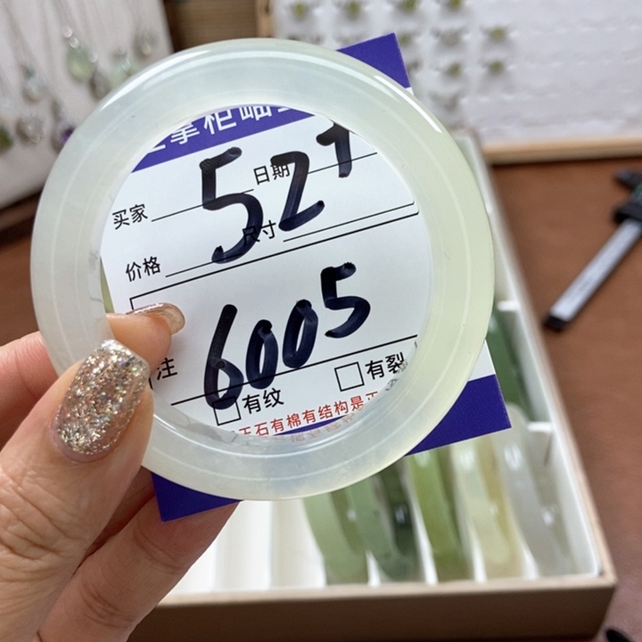 岫玉手镯手镯未镶嵌