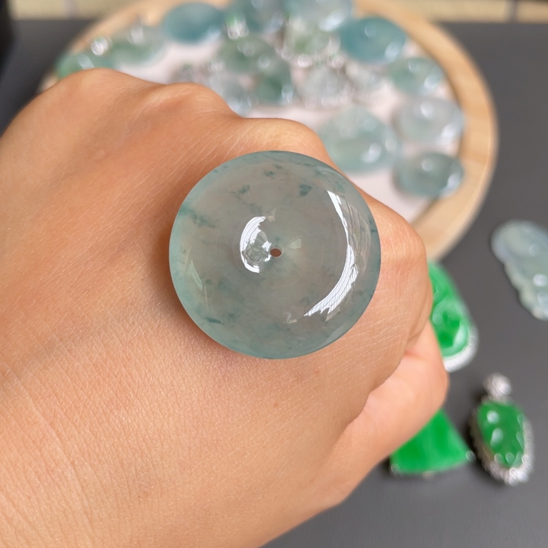 翡翠未镶嵌颈饰平安扣