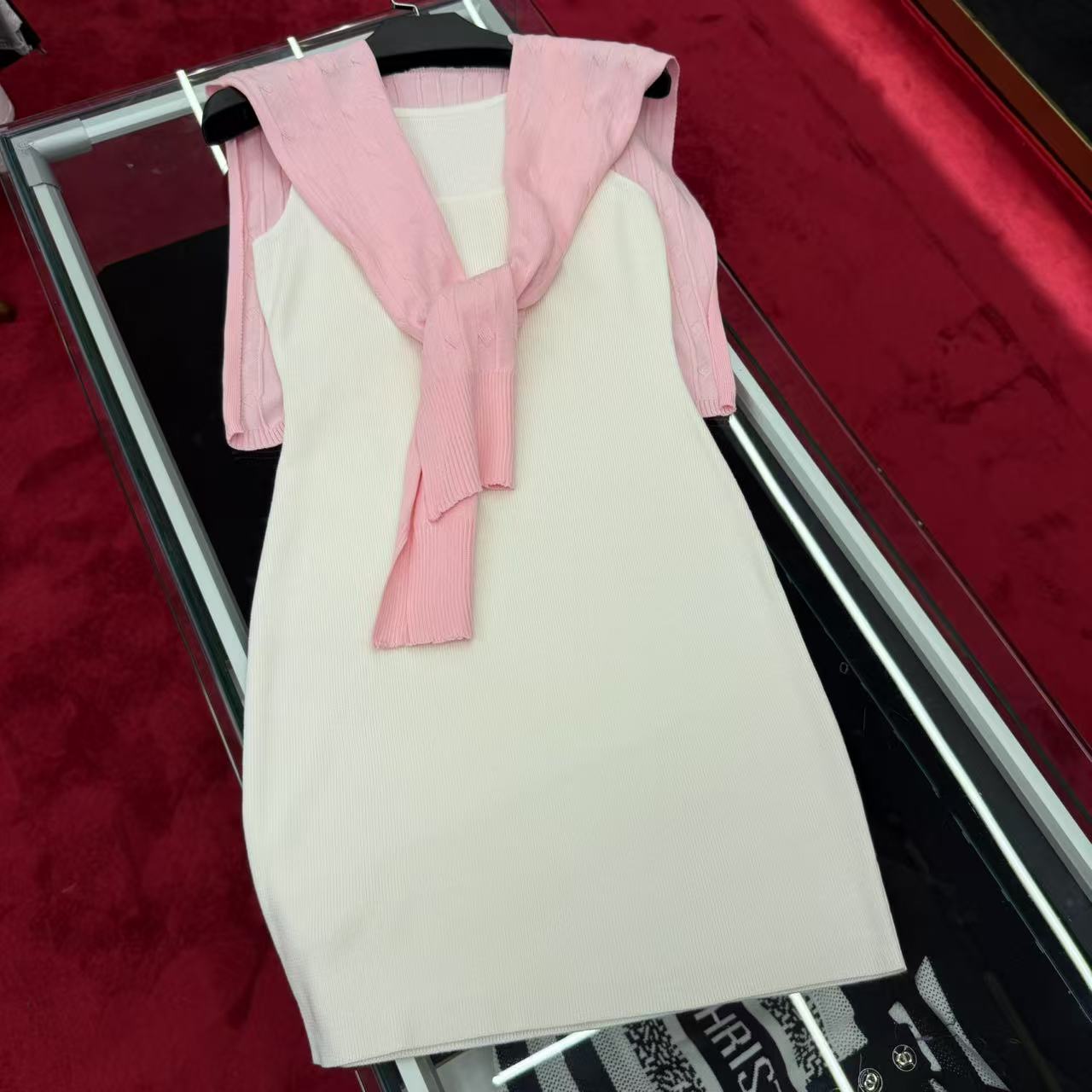 百搭气质高级翻领无袖设计感花朵白色夏季女装连衣裙QZ-61