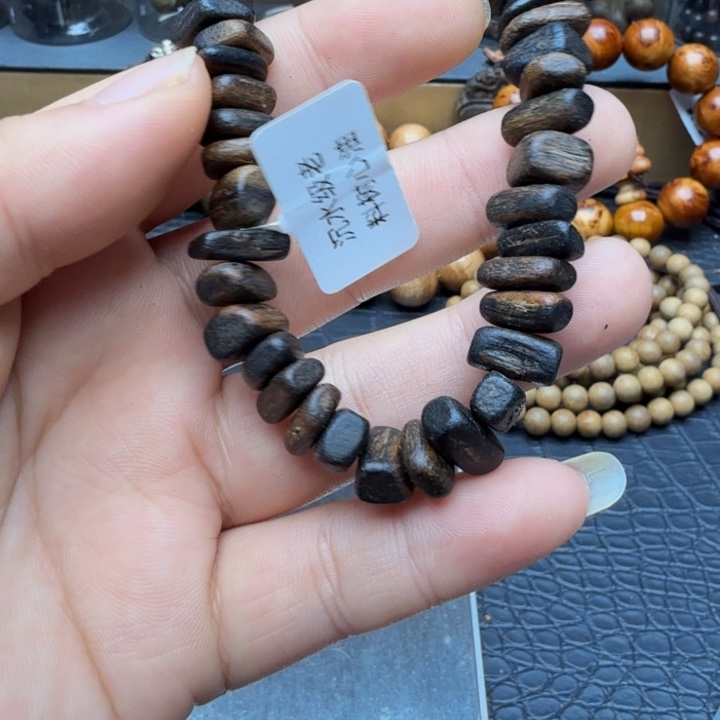 沉香沉香碎屑达拉干树心油沉水