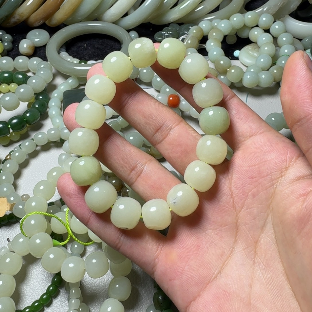 和田玉未镶嵌手串