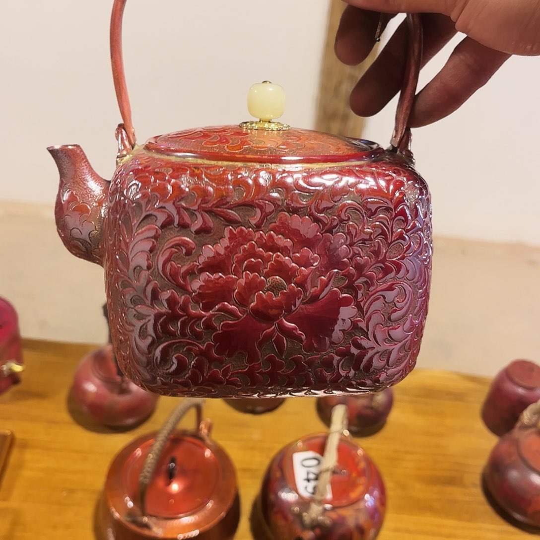 紫铜红牡丹手工锻打工艺新