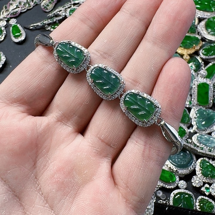 翡翠颈饰未镶嵌天然A货翡翠放漏