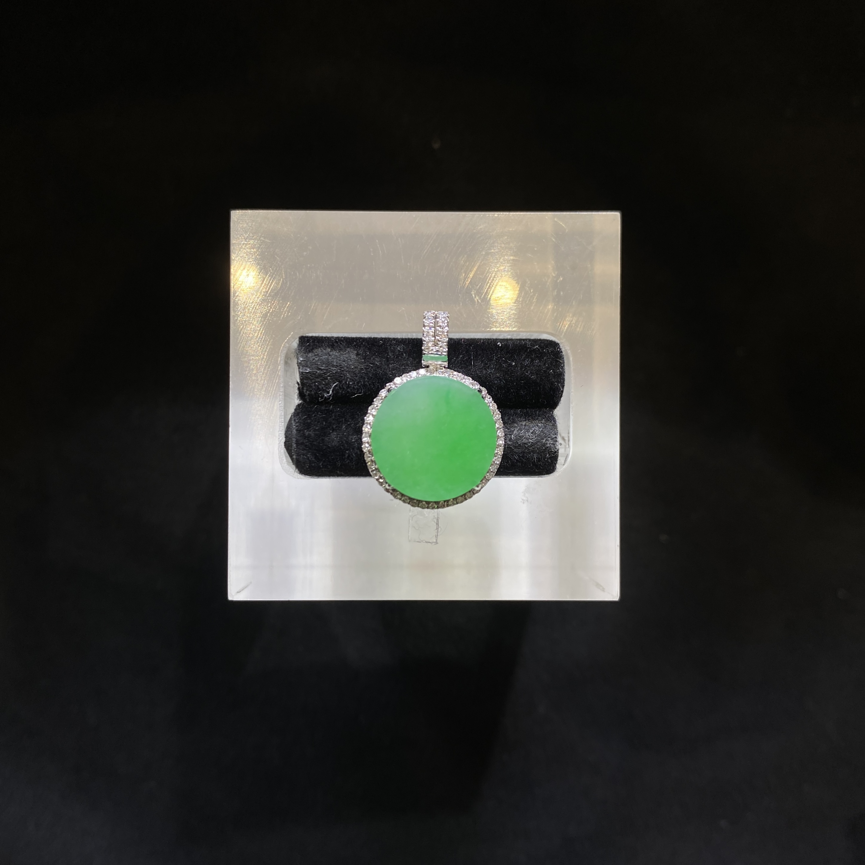 【夏阳翡翠】缅甸天然a货翡翠18k金镶嵌天然南非钻阳绿圆牌吊坠