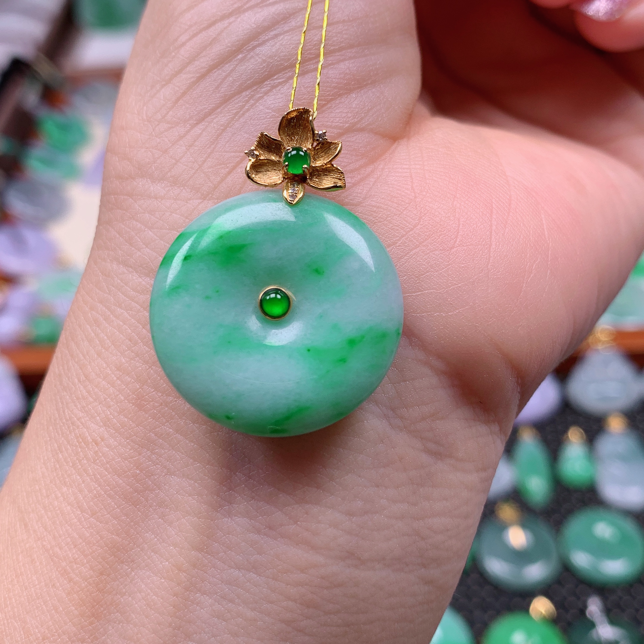 缅甸天然A货翡翠，飘绿平安扣 编号232/1030尺寸24.8-6