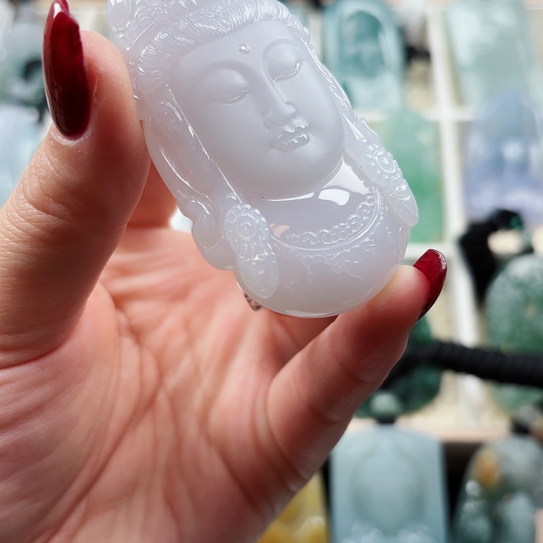 翡翠颈饰未镶嵌观音
