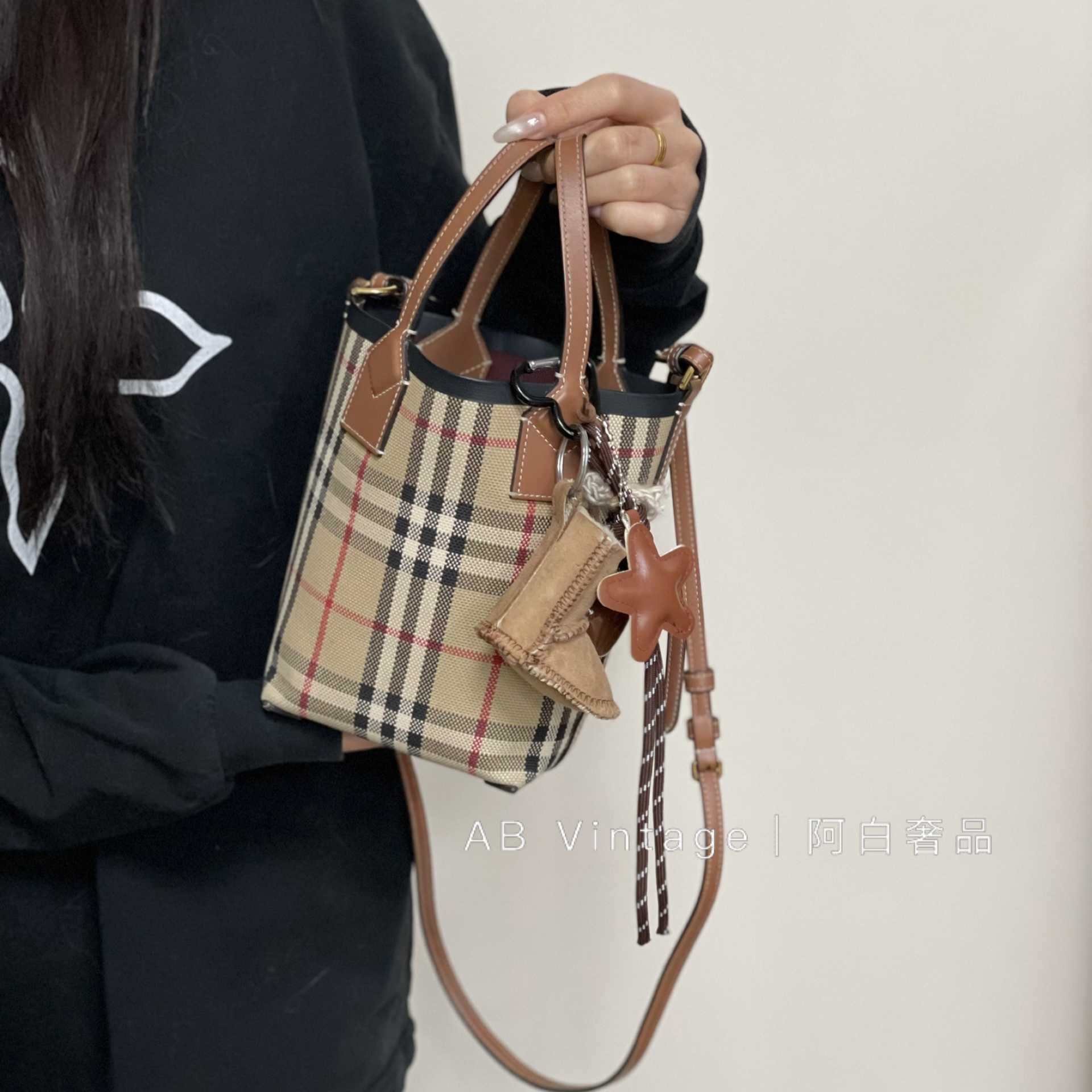 95新 BURBERRY/博柏利 阿白奢品/Burberry 格纹水桶包