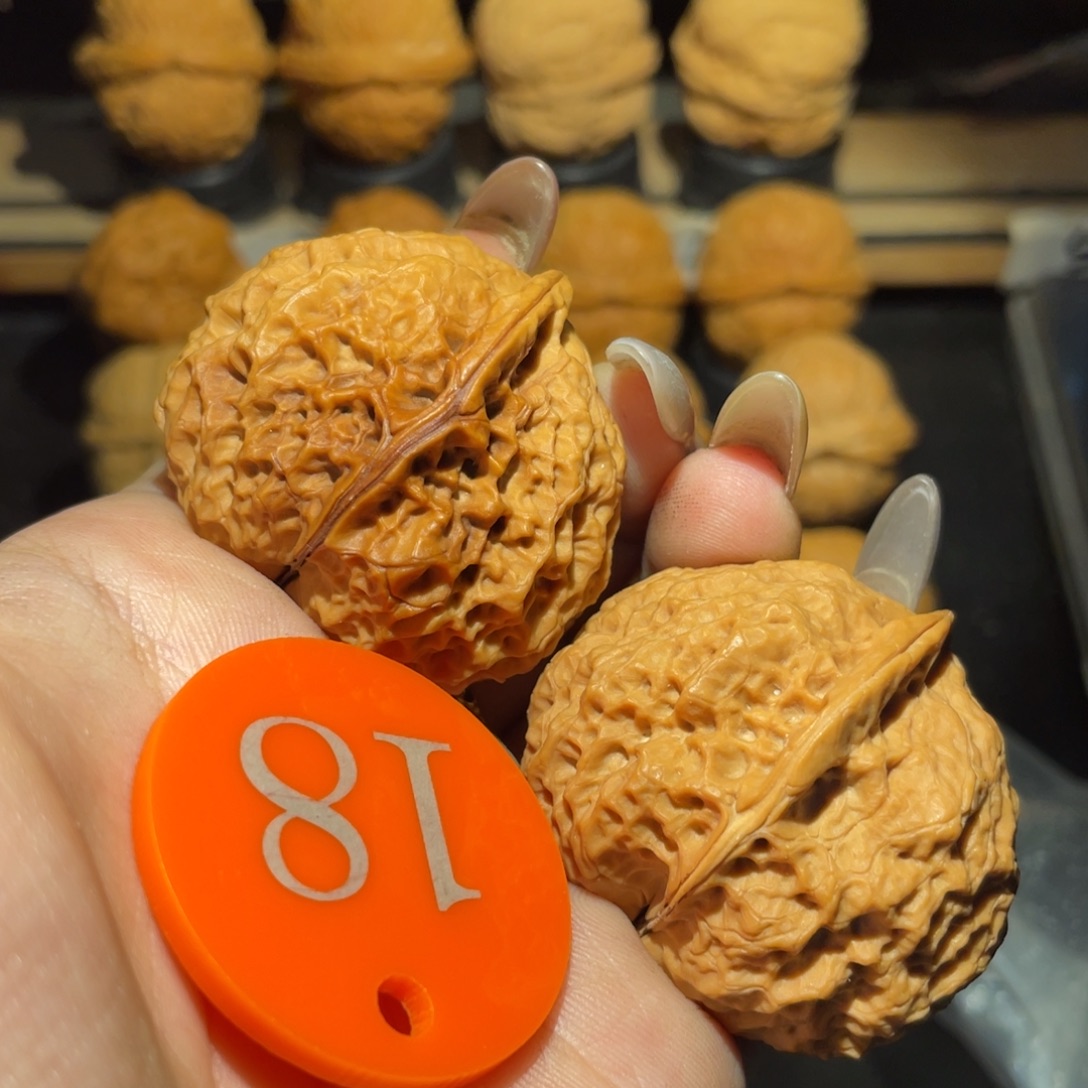太湖石42尺寸核桃。 