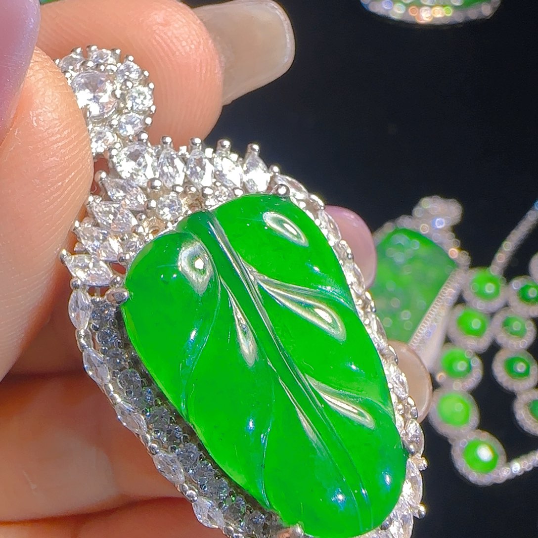 翡翠吊坠(赠链)银S925镶嵌