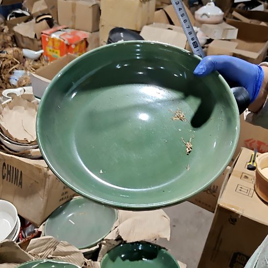 摆件盘子碗茶壶啥都有