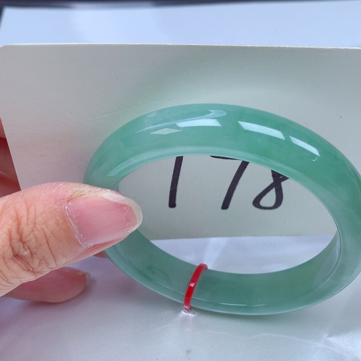 翡翠手镯未镶嵌翡翠