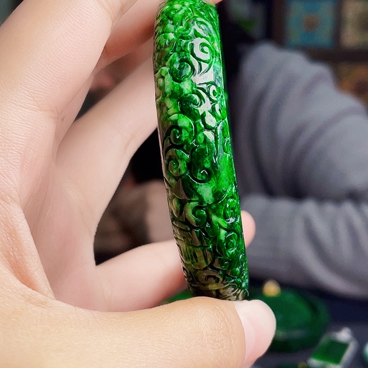 翡翠未镶嵌颈饰多样性56.4