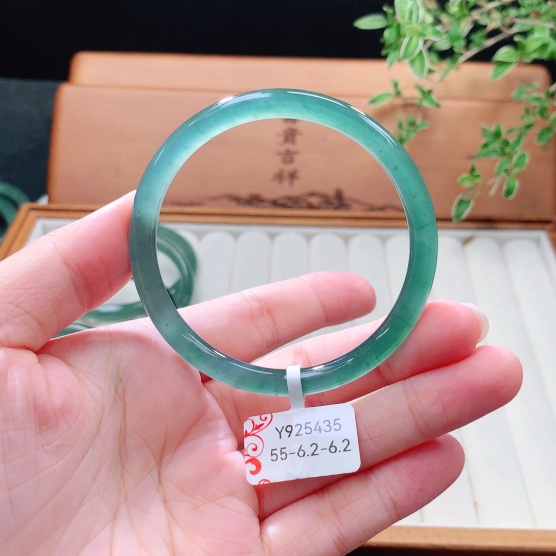 未镶嵌手镯（圆镯）翡翠