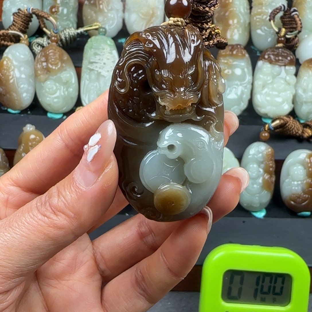 和田玉挂件未镶嵌往**风