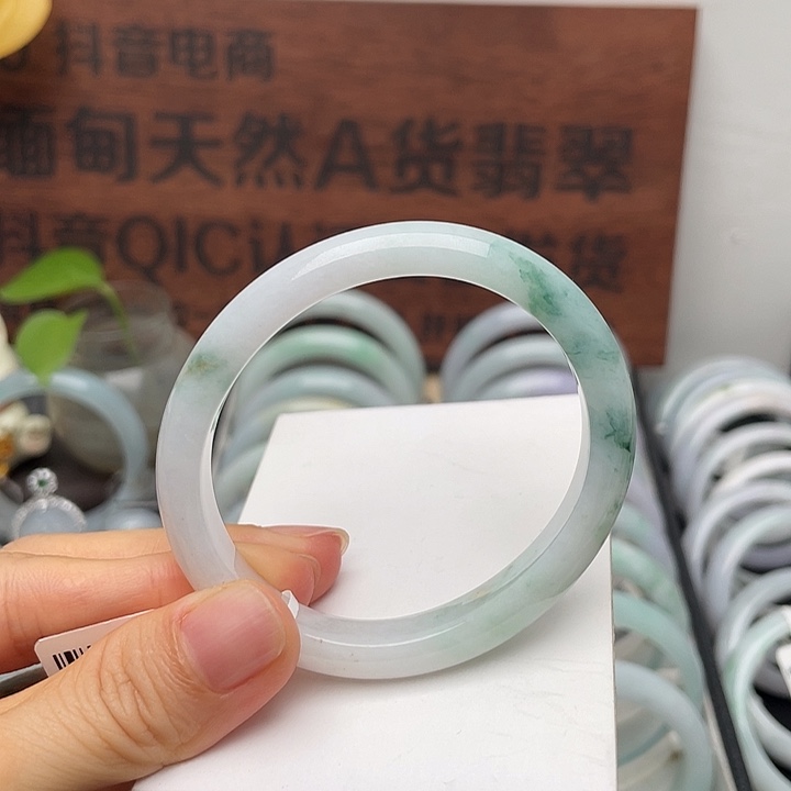 翡翠未镶嵌手镯55.7贵妃