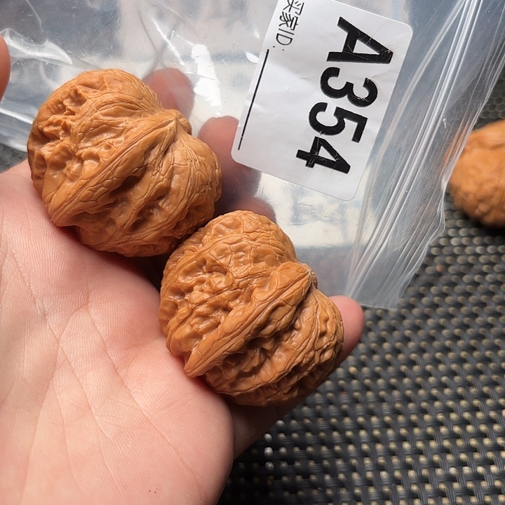 g***.文玩核桃把件45元宝