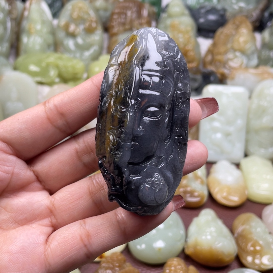 旧***尘和田玉未镶嵌颈饰