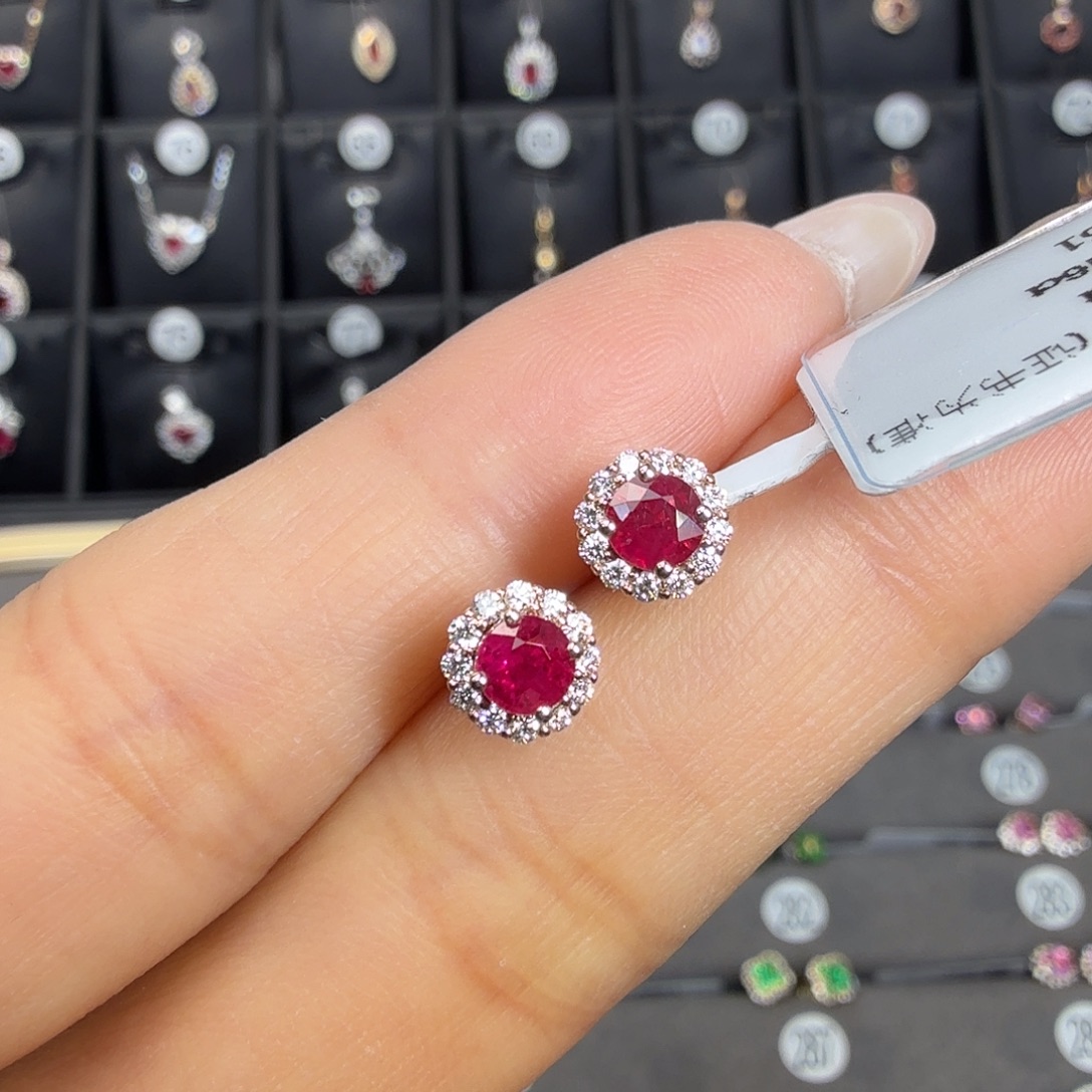耳钉红宝石18K金镶嵌大糖心主石共0.62ct