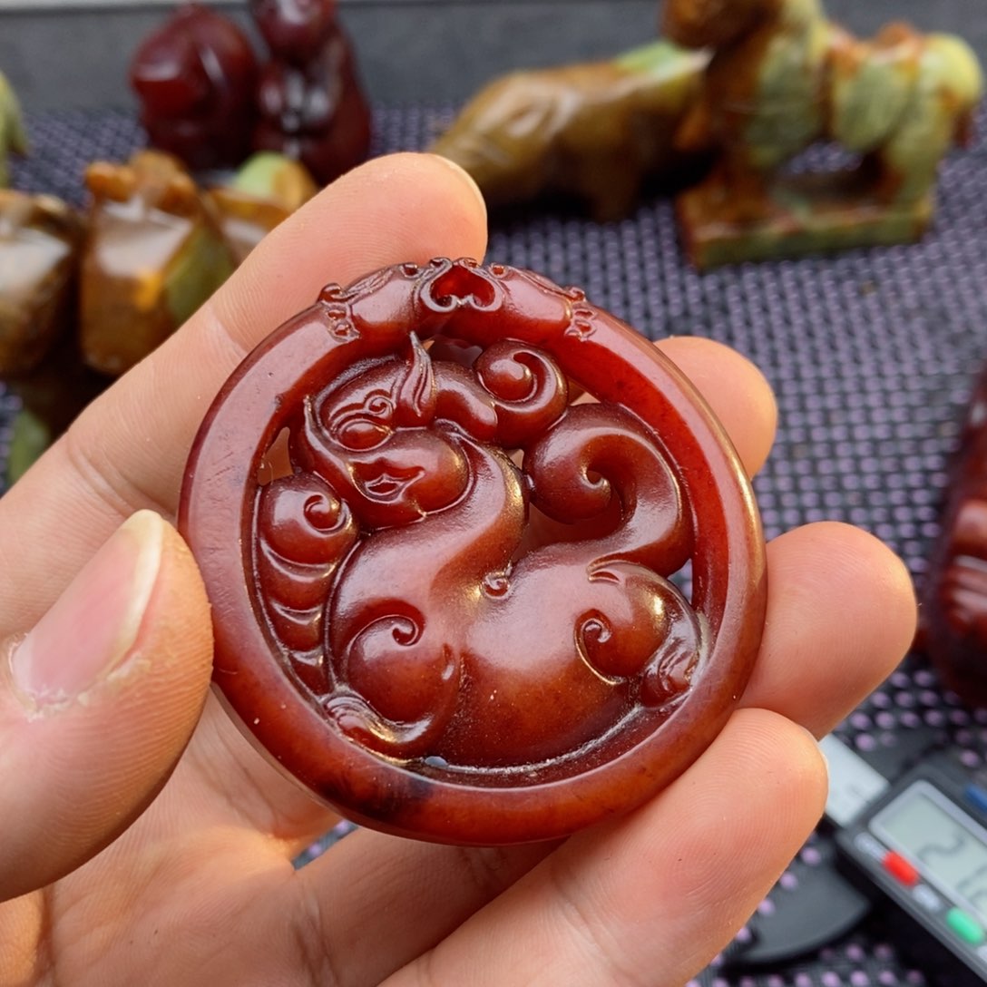 蛇纹石玉颈饰未镶嵌