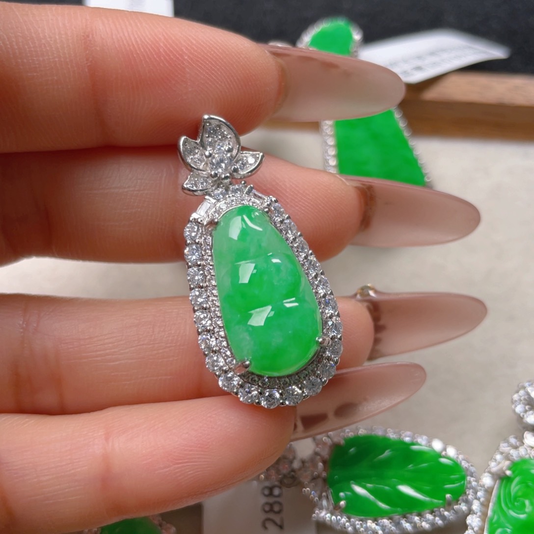 翡翠颈饰银S925镶嵌翡翠