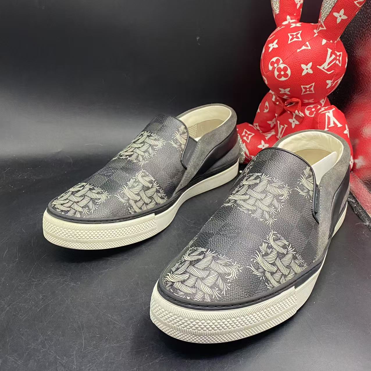 95新 LouisVuitton/路易威登 男士黑色棋盘格一脚蹬42.5码ddm1800