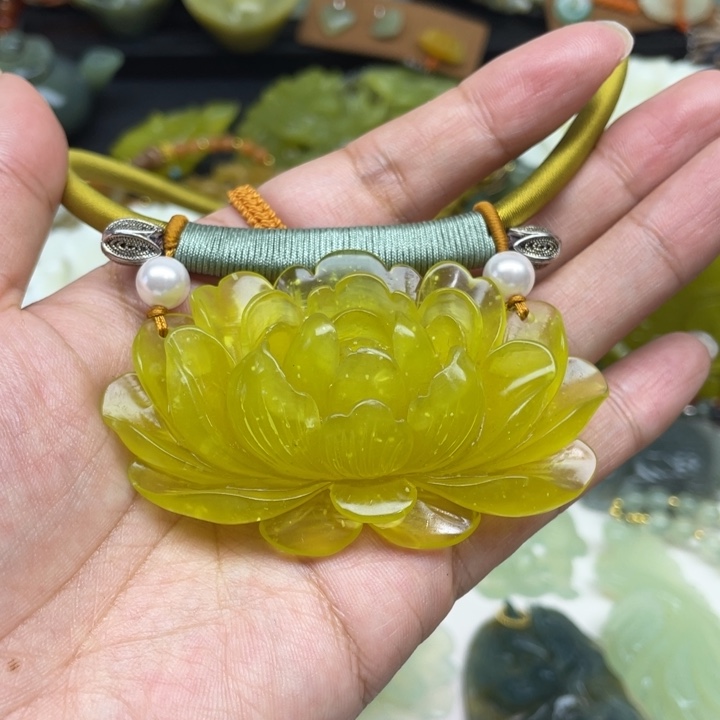 @****蛇纹石玉未镶嵌颈饰