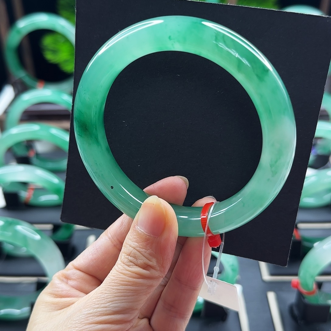 石英质玉手镯未镶嵌ᝰ****刘