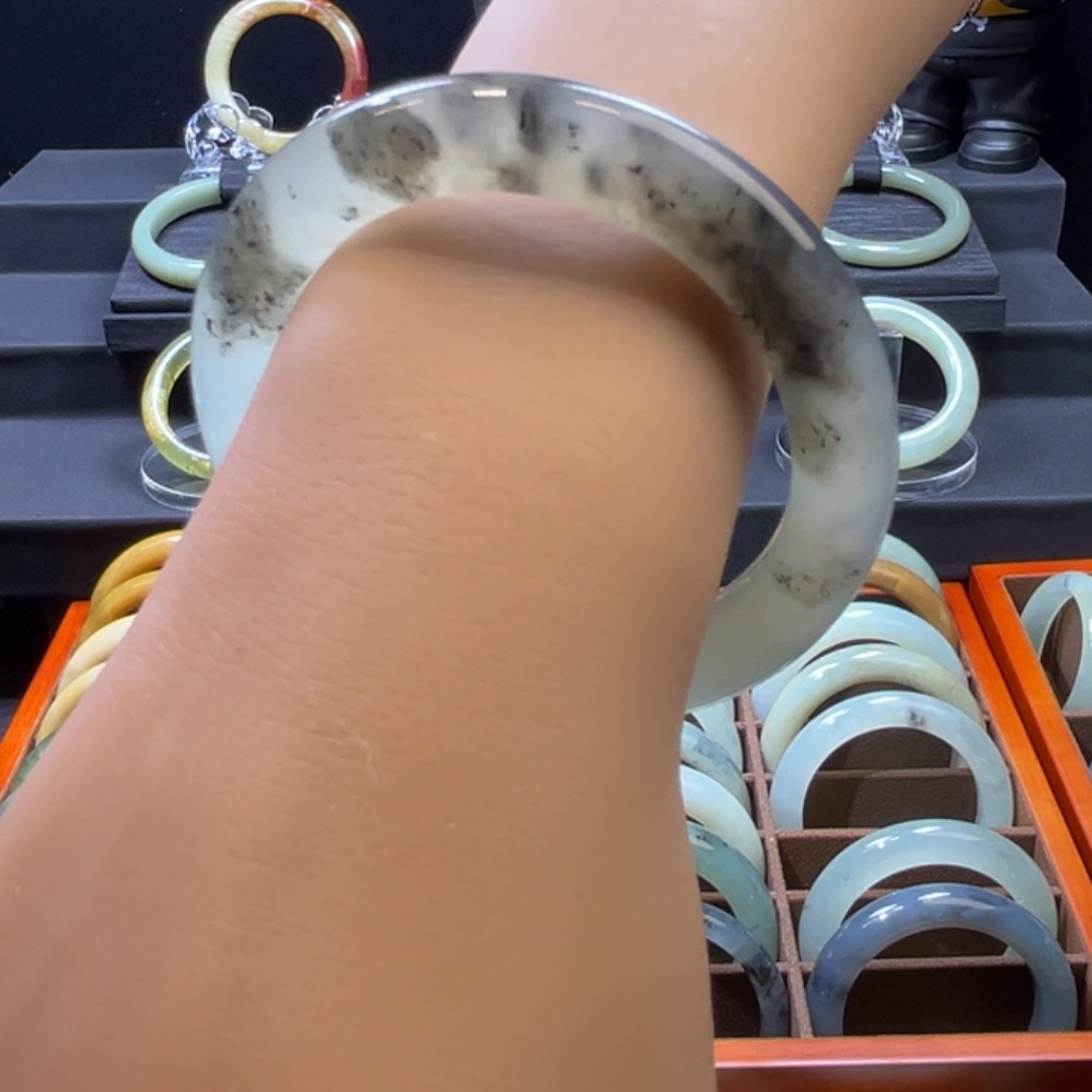 岫玉手镯未镶嵌水墨