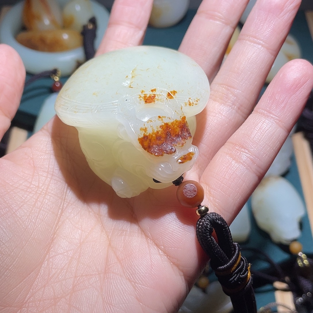 杨***8和田玉未镶嵌颈饰