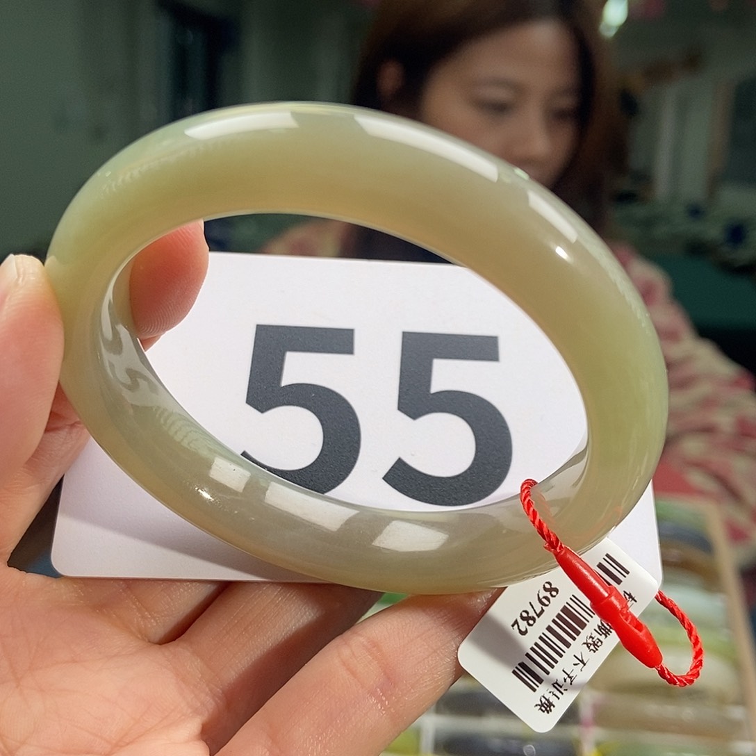 和田玉手镯未镶嵌纹