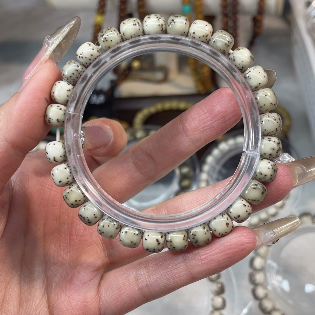 星月菩提手串8×7，福利，绿背糯冰河豚，新手入门。h51