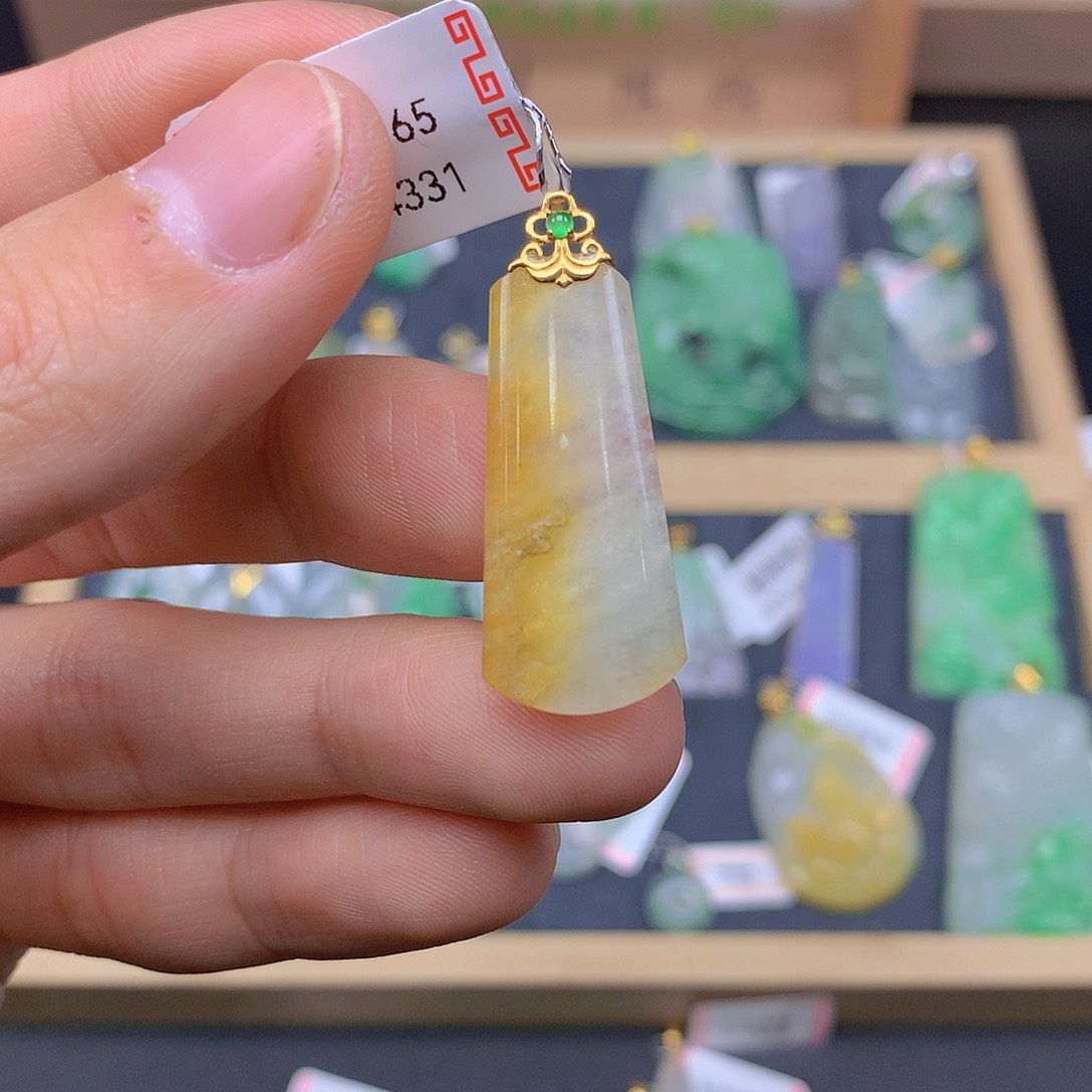 翡翠颈饰18K金镶嵌翡翠