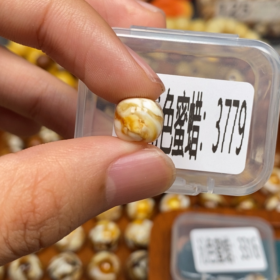 蜜蜡未镶嵌珠宝奇石3779