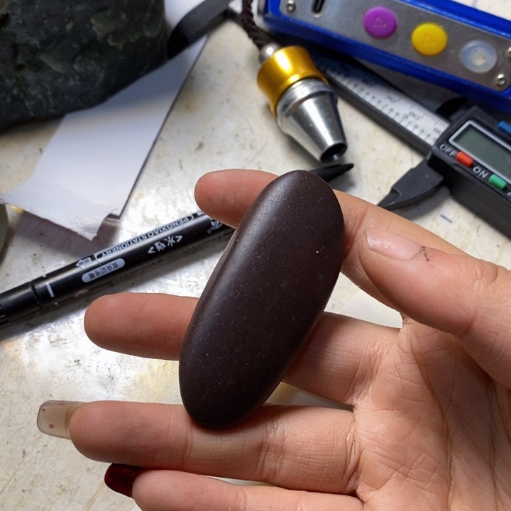 透闪石质玉珠宝半成品未镶嵌独**剑