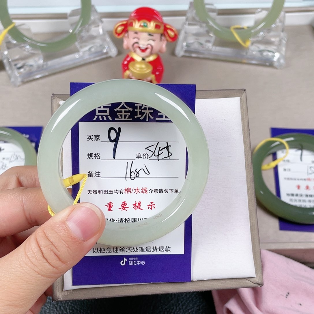 和田玉手镯未镶嵌一****_