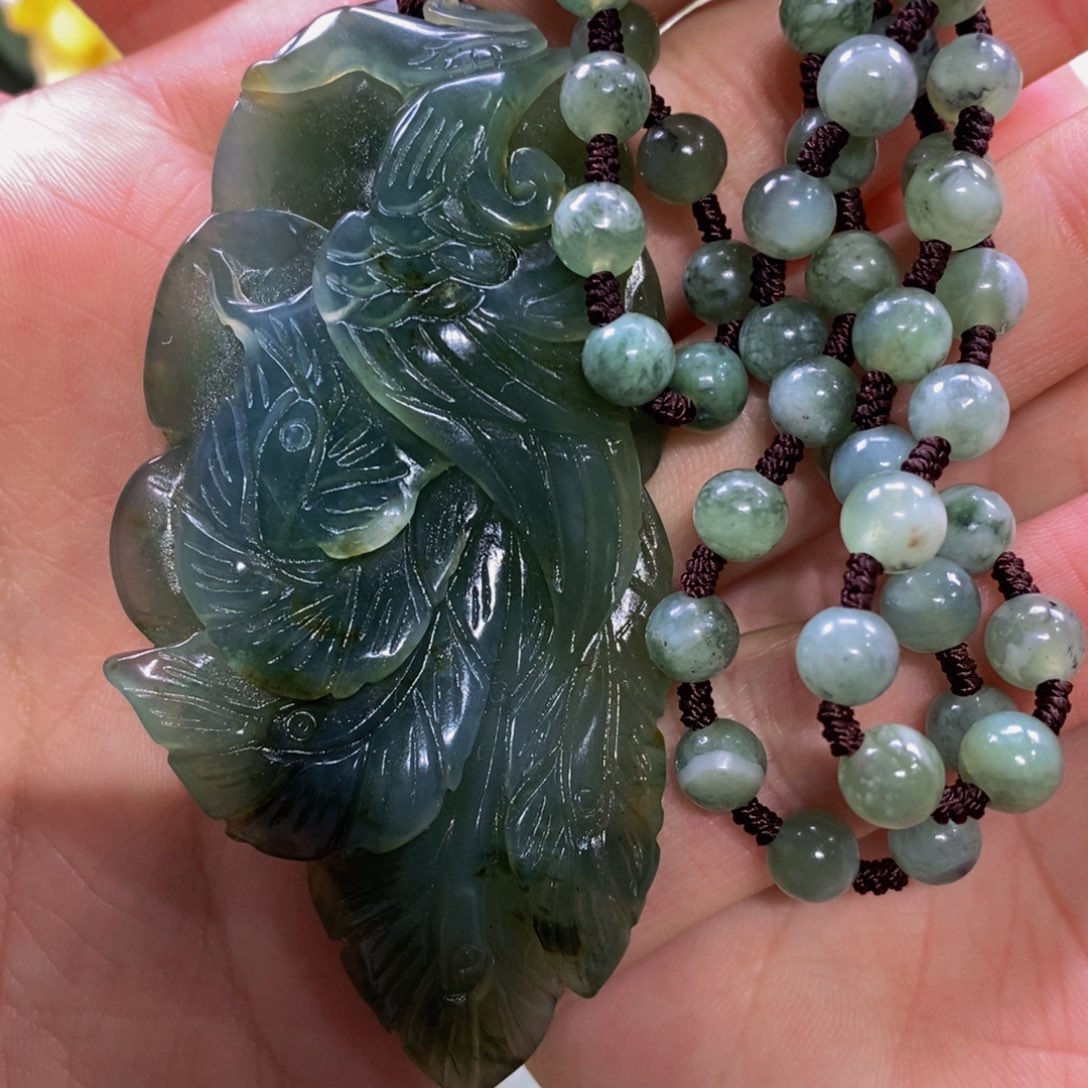 蛇纹石玉吊坠未镶嵌