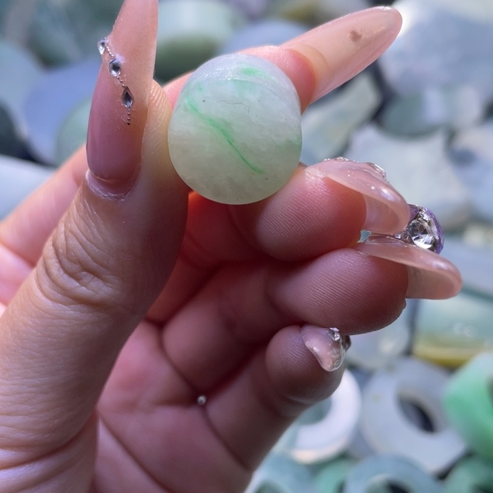 定制翡翠未镶嵌白底青