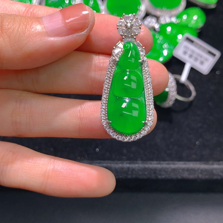 翡翠银S925镶嵌颈饰一个