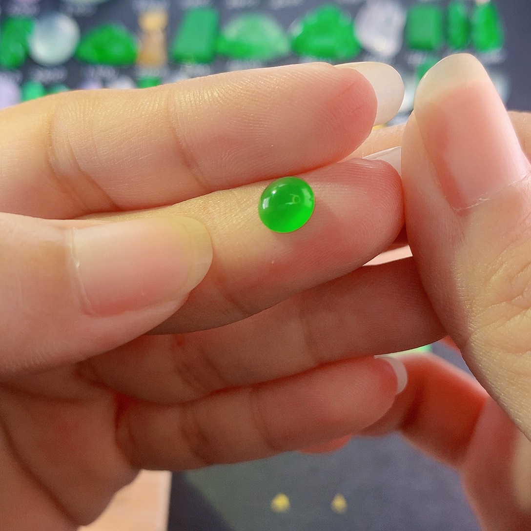 【闪购商品】翡翠未镶嵌颈饰木那绿蛋