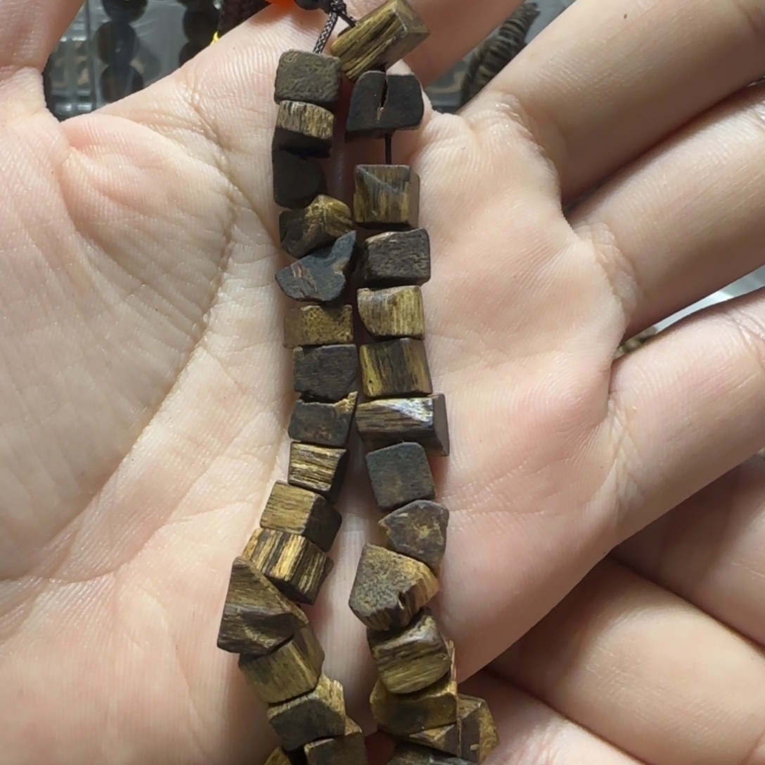 沉香沉香碎屑莺歌绿奇楠随型车挂