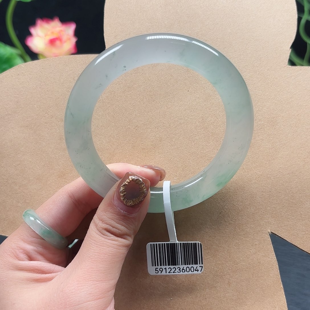 石英质玉（非洲翠）未镶嵌手镯