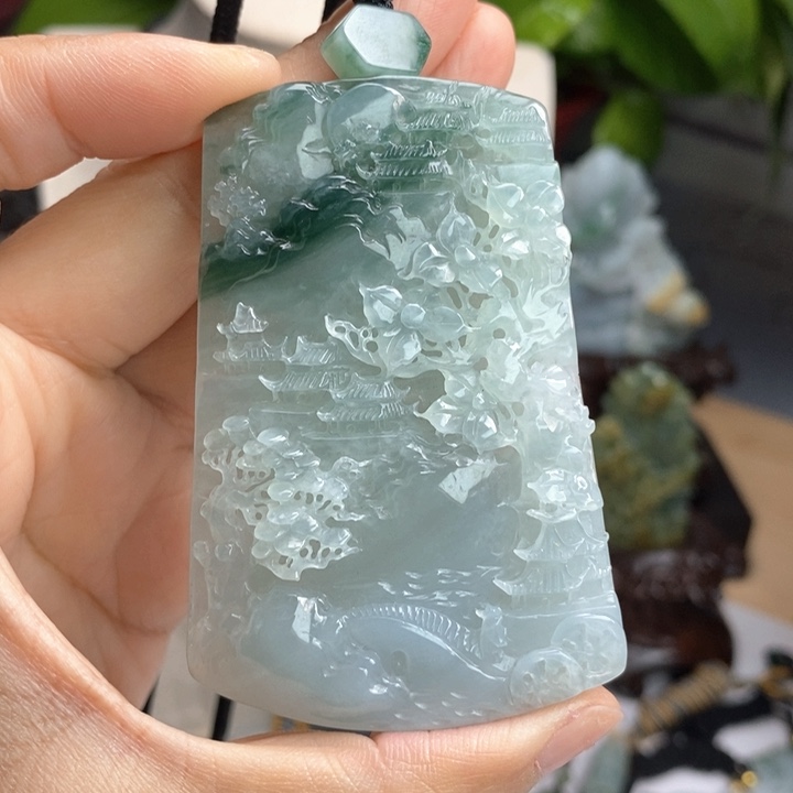 翡翠颈饰未镶嵌山水