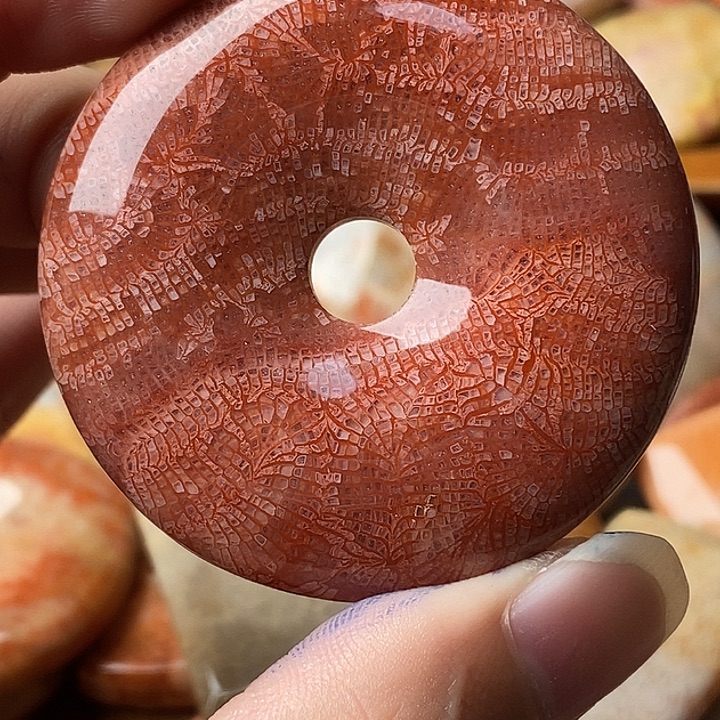 清***香硅化珊瑚未镶嵌颈饰