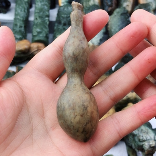 未镶嵌岫岩河磨玉（透闪石质玉）把件