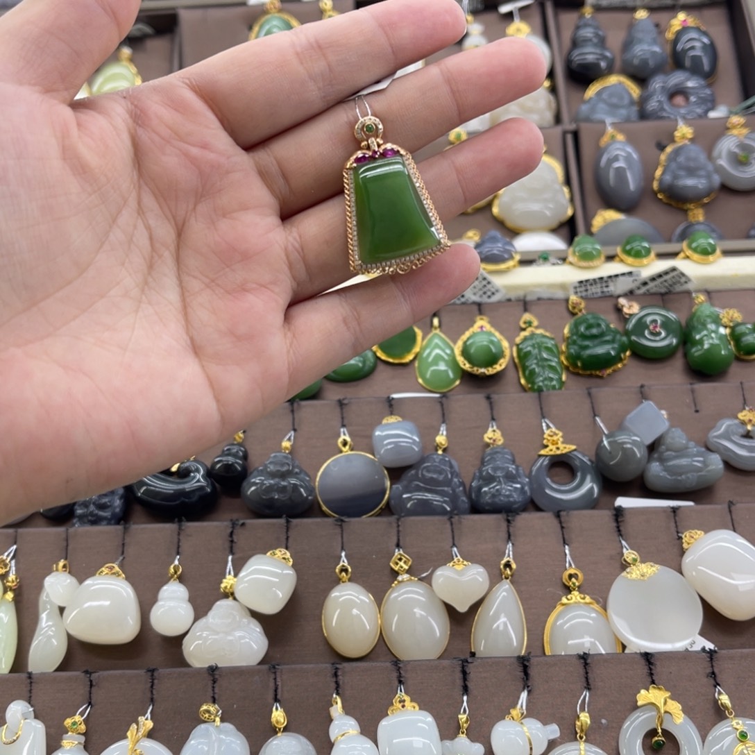 零****和田玉18K金镶嵌吊坠(赠链)