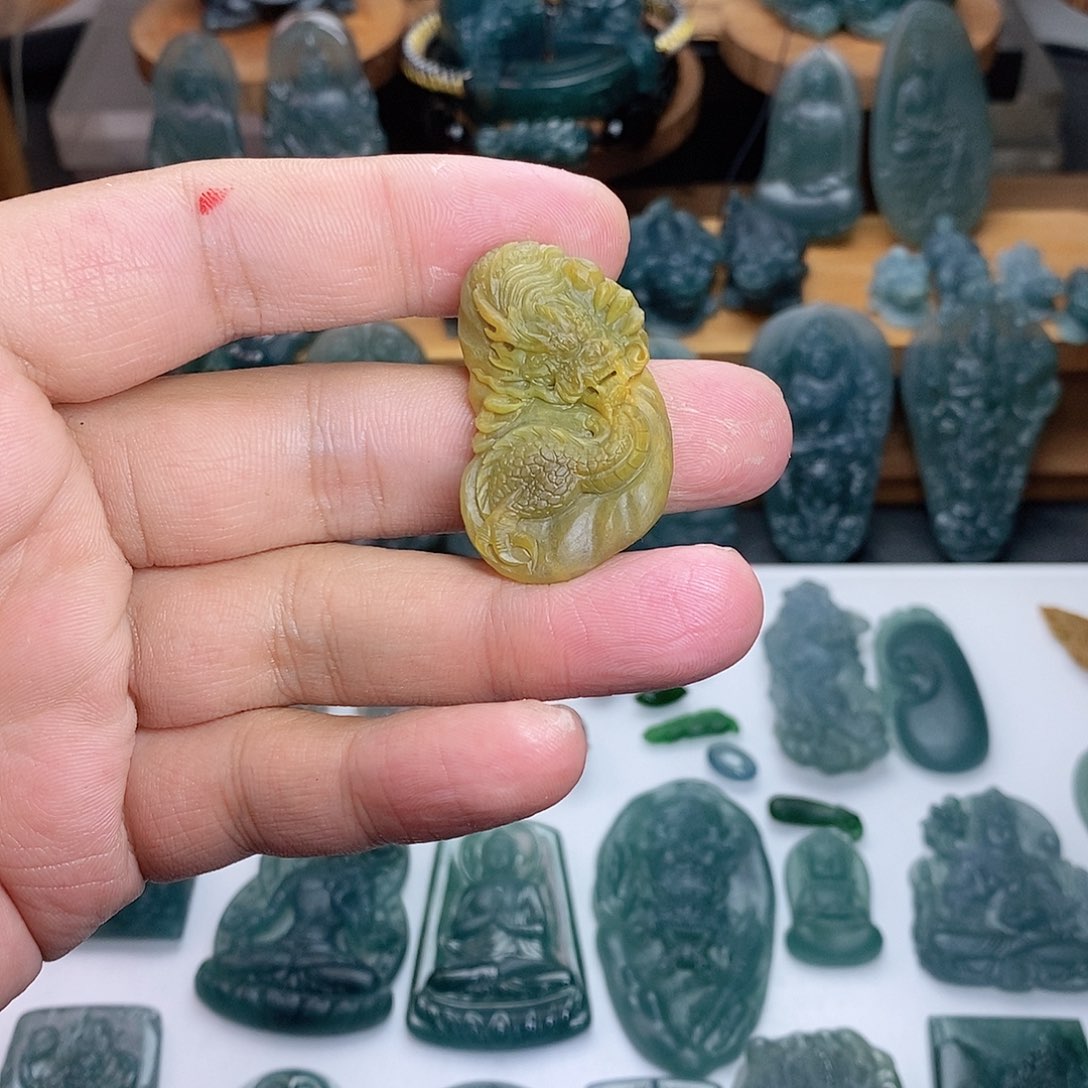 定制翡翠未镶嵌龙牌