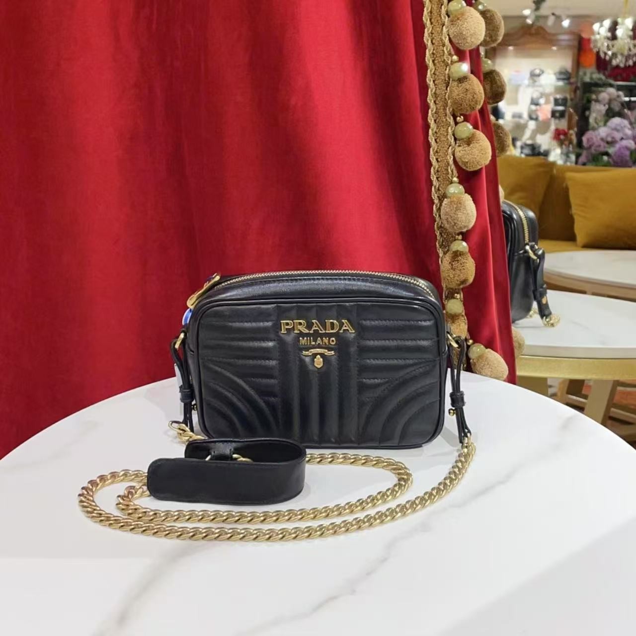95新 Prada/普拉达 GGS萌萌丨diagramme相机包黑金/ 38320078