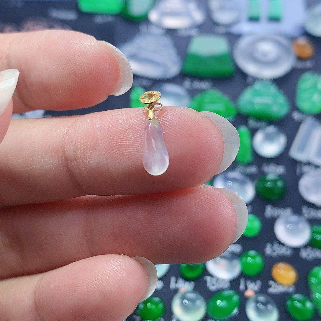 翡翠颈饰未镶嵌天然翡翠高冰瓜