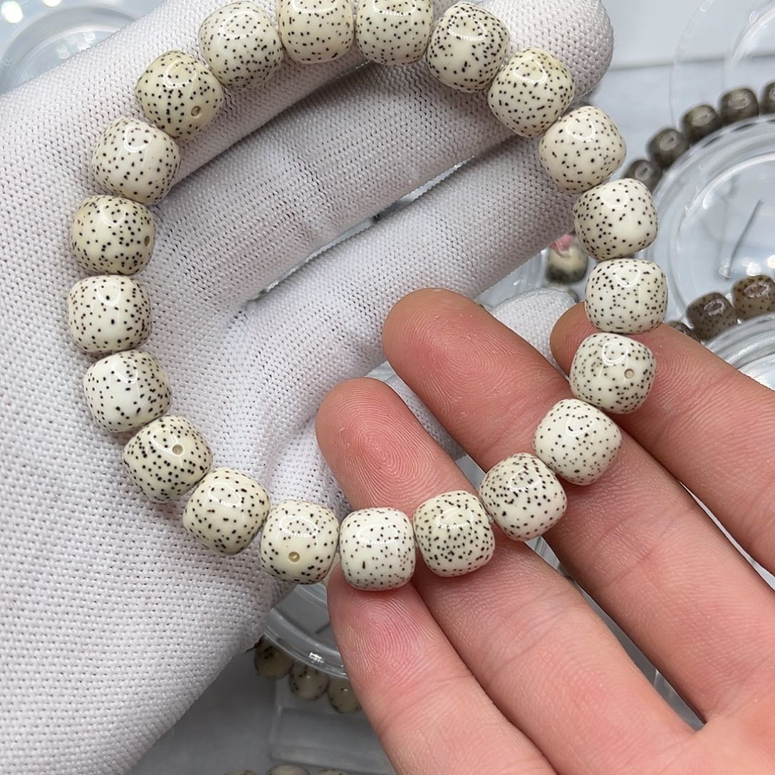 泽***'星月菩提手串原白星点货