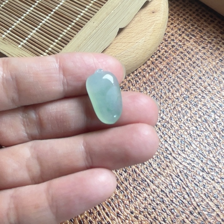 大***朱翡翠未镶嵌耳饰福瓜